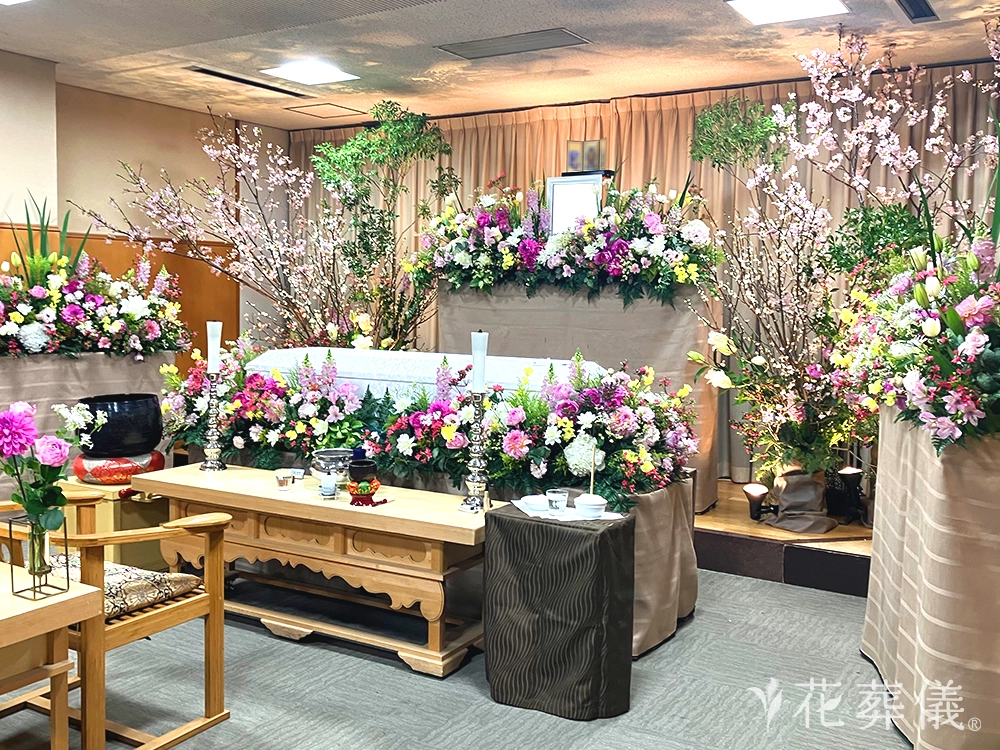 南多摩斎場で葬儀を行ったお客様の祭壇写真03