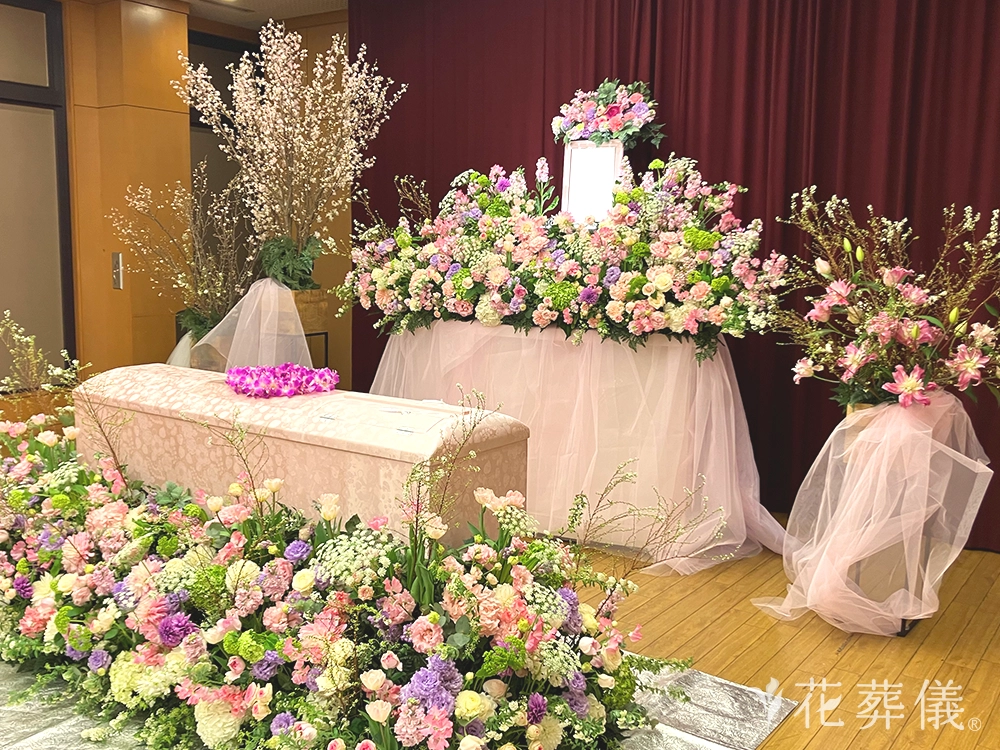 府中の森市民聖苑で葬儀を行ったお客様の祭壇写真02
