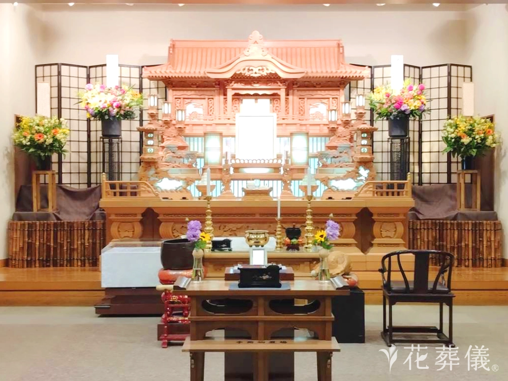 愛川町斎場(愛川聖苑)で葬儀を行ったお客様の祭壇写真01