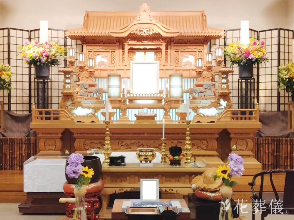愛川町斎場(愛川聖苑)で葬儀を行ったお客様の祭壇写真02