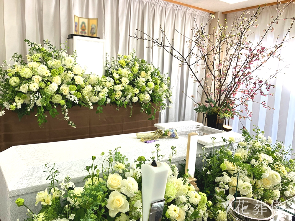 大泉橋戸会館で葬儀を行ったお客様の祭壇写真02
