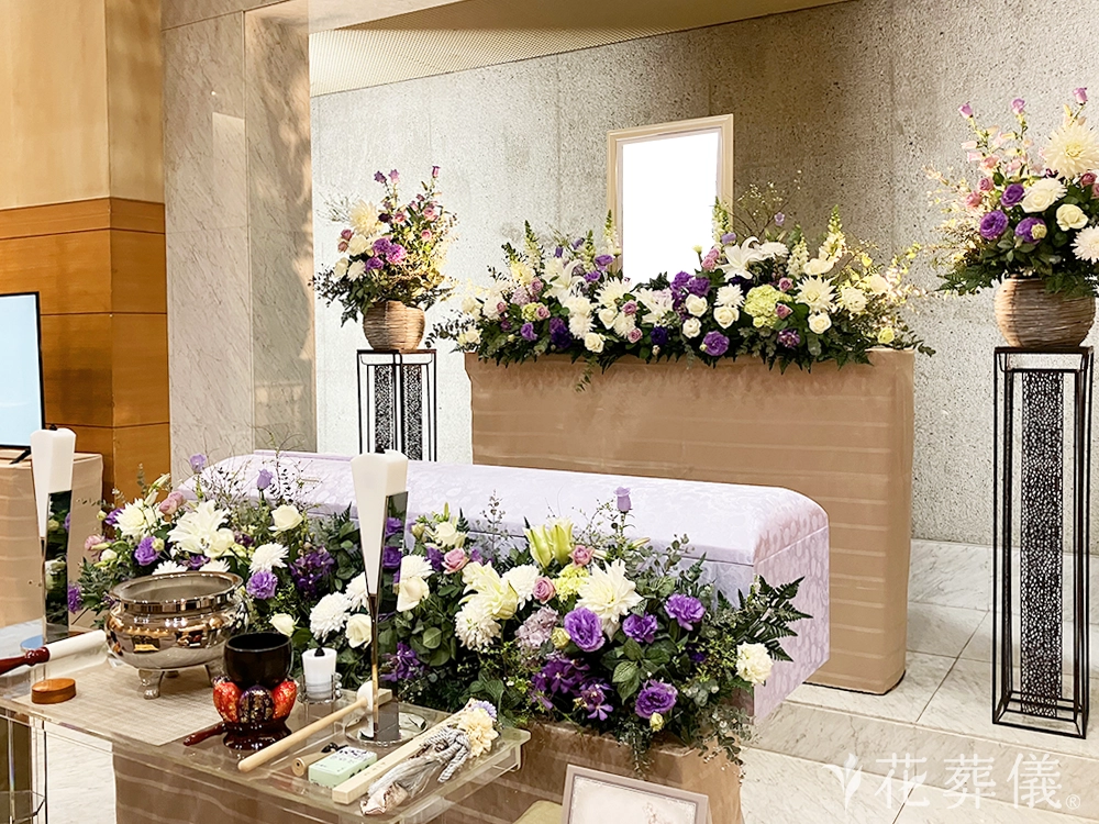 茅ヶ崎市斎場で葬儀を行ったお客様の祭壇写真01
