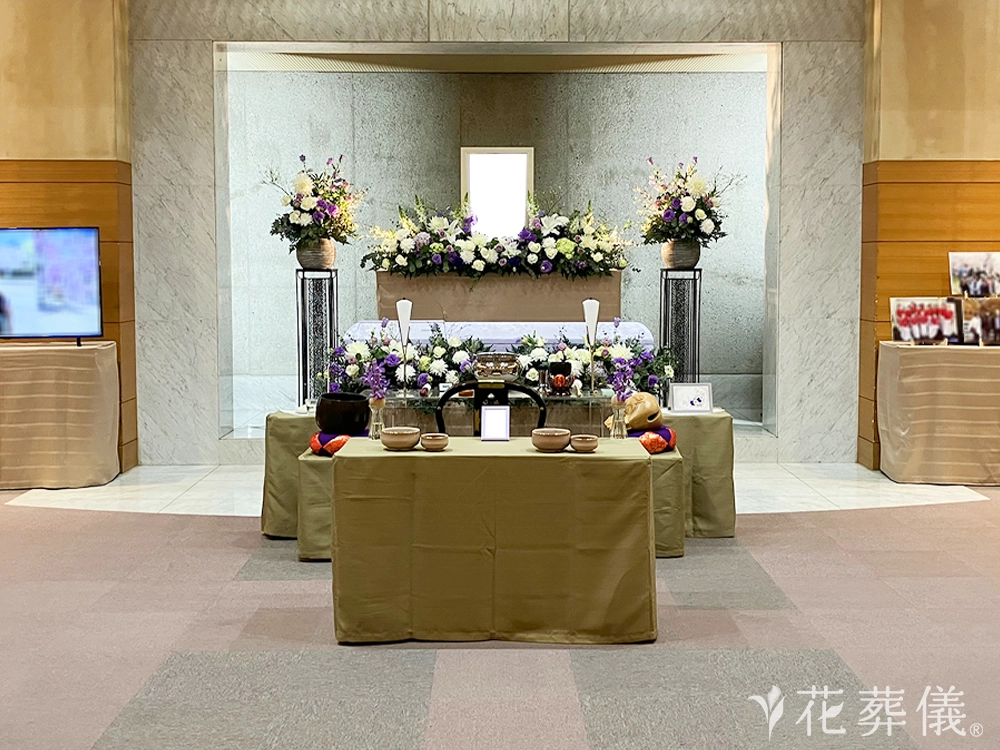 茅ヶ崎市斎場で葬儀を行ったお客様の祭壇写真03