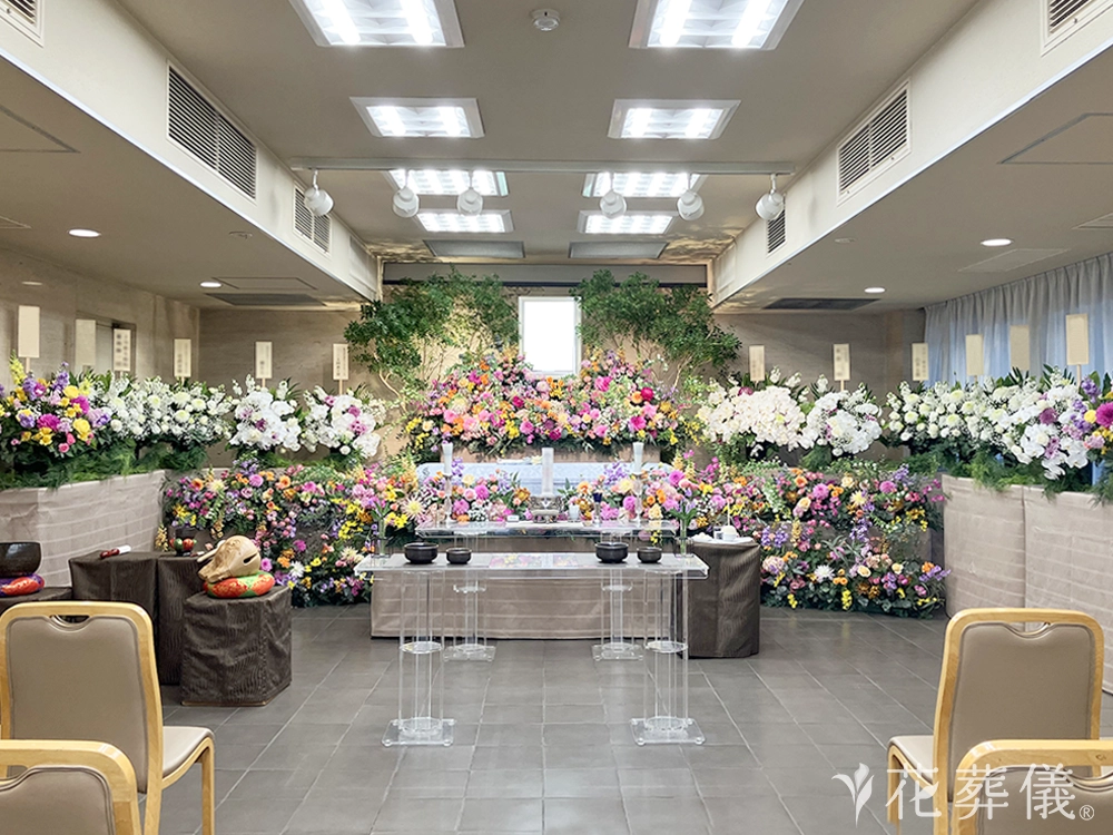 みどり会館で葬儀を行ったお客様の祭壇写真01