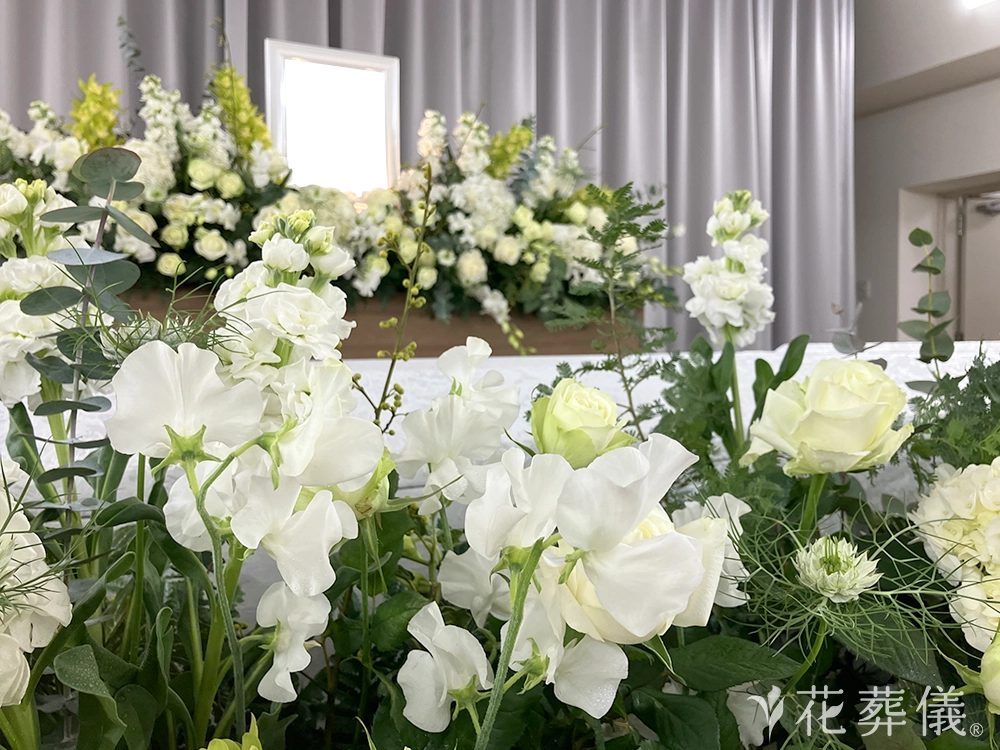 思い出の里会館で葬儀を行ったお客様の祭壇写真01