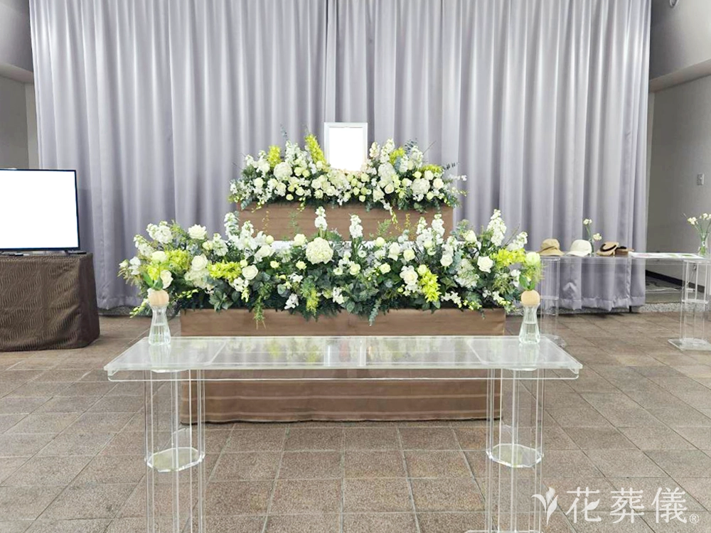 思い出の里会館で葬儀を行ったお客様の祭壇写真02