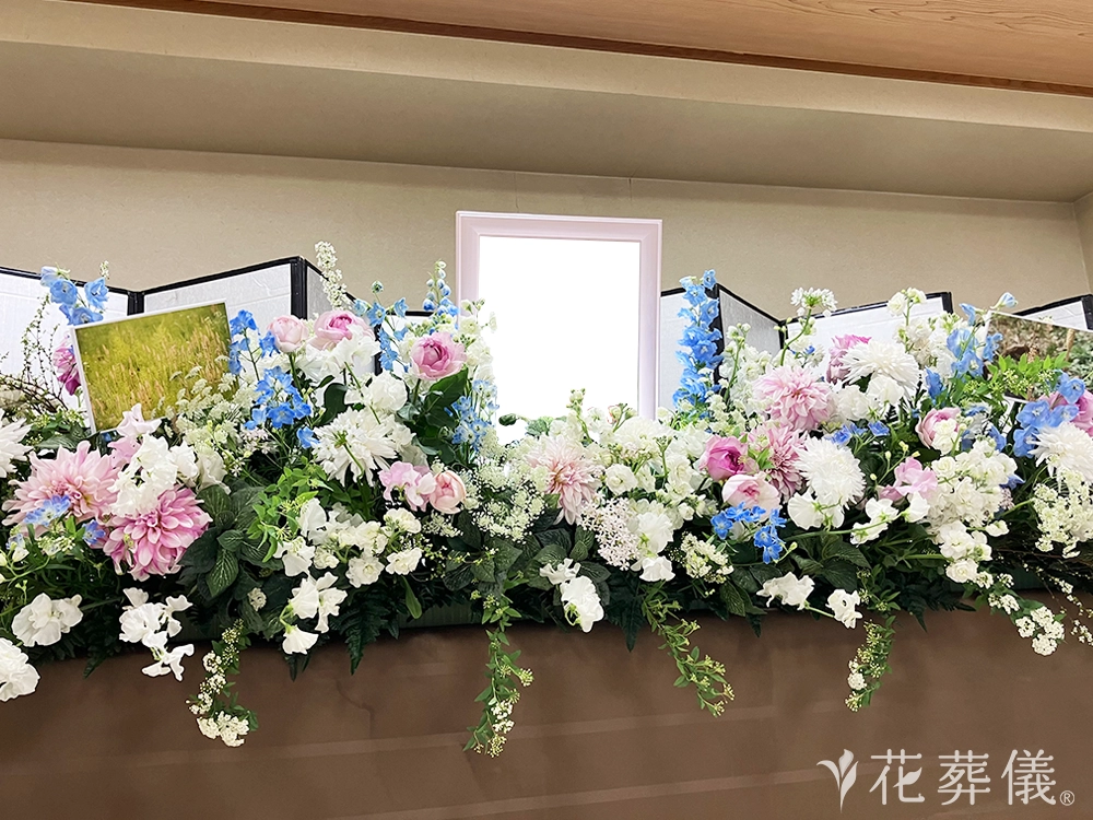 家族葬エコホールで葬儀を行ったお客様の祭壇写真01
